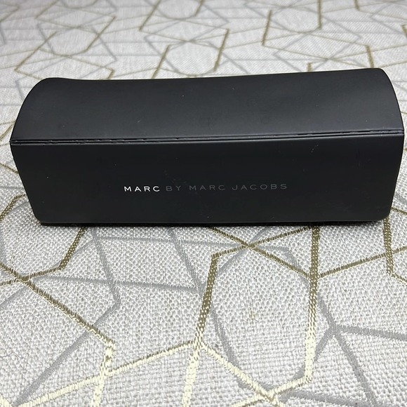 MARC By MARC JACOBS Yellow Gold Sunglasses - Picture 7 of 8